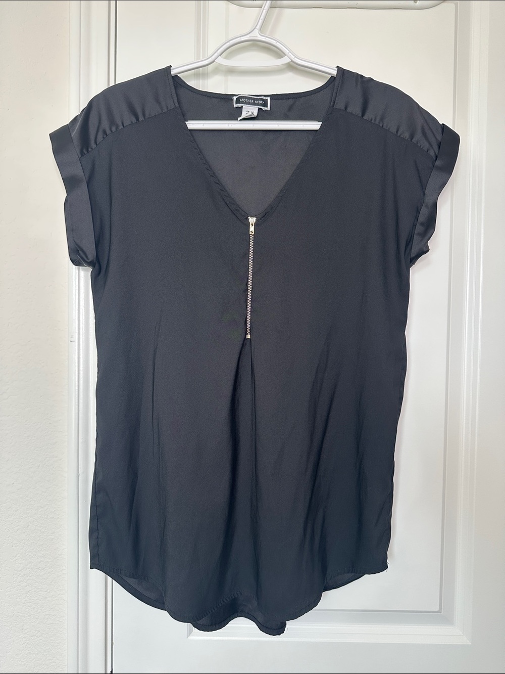 Another Story Black Zip Front Blouse V-Neck Short Sleeve Relaxed Fit